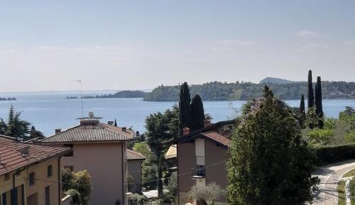 Apartment with Lake View