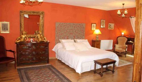 Deluxe Room (2 Adults + 1 Child)