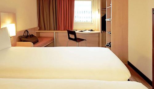 Standard Room with 2 Single Beds