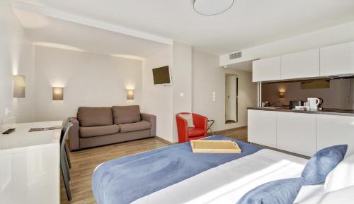 Family Studio 1-4 People (Double Bed + Sofa Bed)