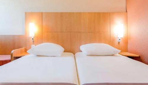Standard Room with 2 Single Beds