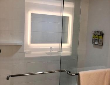 Standard King Room with Roll-in Shower - Mobility Accessible
