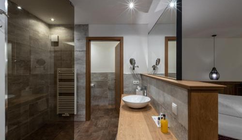 Suite with Hot Tub