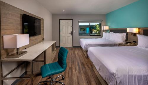 Business Queen Room with Two Queen Beds - Non-Smoking