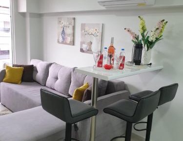 Apartment with Pool View 