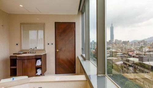 Deluxe Double Room with Taipei 101 View