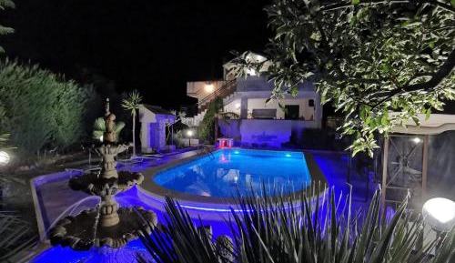 Apartment with Pool View 