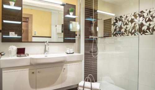 Deluxe Suite with Balcony