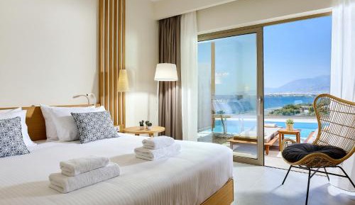  Double Room Swim Up