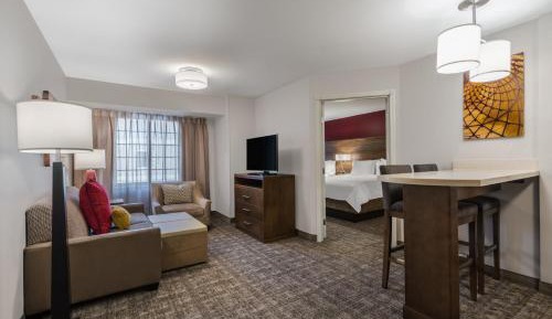 Two-Bedroom Suite with One King and Two Queen Beds - Non-Smoking