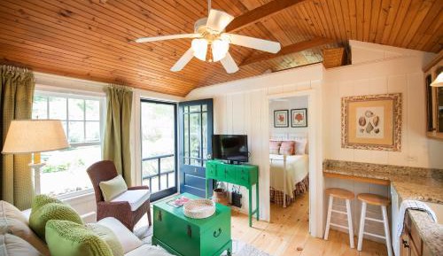 Smooth Sailing Cottage with Garden View