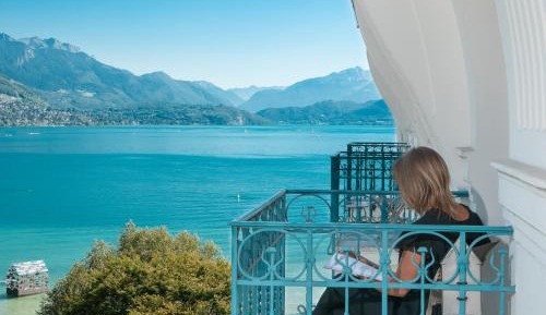 Privilege Queen Room with Balcony - Spa Access Included - Reservation Needed