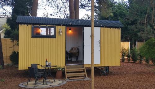 One-Bedroom Hut 