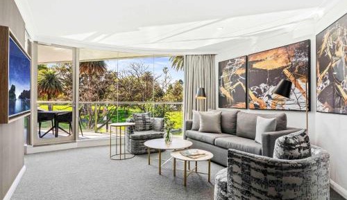 Deluxe One-Bedroom Apartment with Harbor View