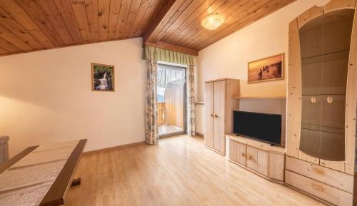 Superior One-Bedroom Apartment with Balcony