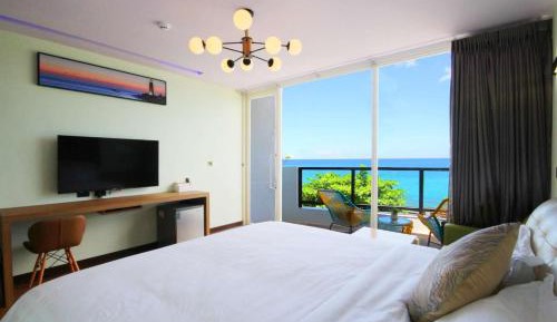 Deluxe Double Room with Balcony and Sea View