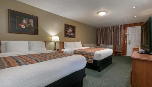 Deluxe Queen Room with Two Queen Beds and sofa