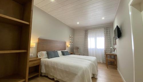 Twin Room with Bathroom