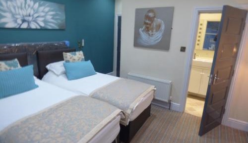 Twin Room with Private Bathroom
