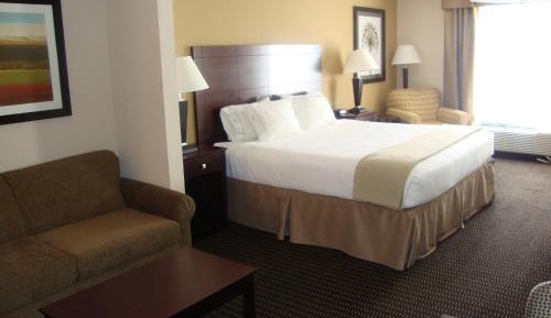 King Suite - Non-Smoking