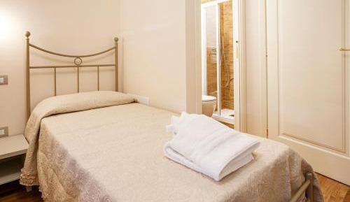 Twin Room with Private Bathroom