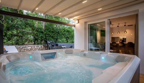 Apartment with Jacuzzi