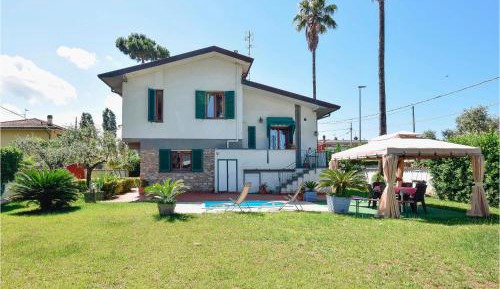 Three-Bedroom Holiday Home 