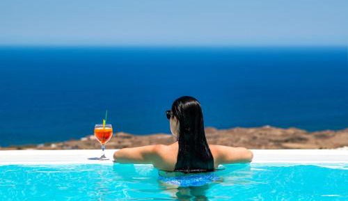  Deluxe Suite Sea View with private pool