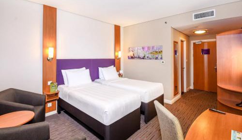 Twin Room - Non Smoking - Free Shuttle to Metro 4x Daily