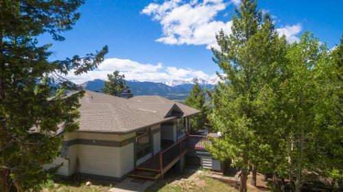 Four-Bedroom Holiday Home