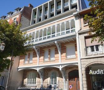 Three-Bedroom Suite CHAGALL with Terrace & Jacuzzi