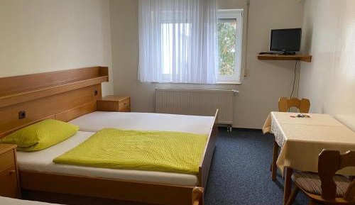 Economy Triple Room