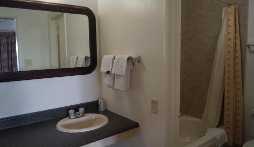 Queen Room - Non-Smoking