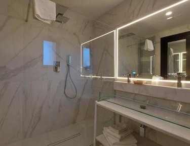 Deluxe Double Room with Shower