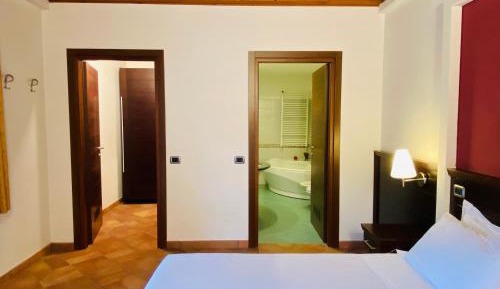King Room with Spa Bath