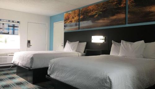 Queen Room with Two Queen Beds - Second Floor/Non-Smoking