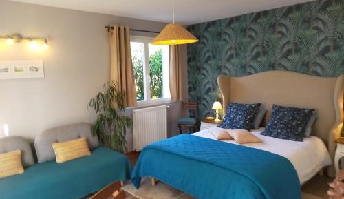 Deluxe Room (2 Adults + 1 Child)