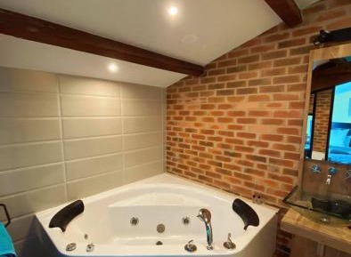 Vintage (Double Room with Spa Bath)