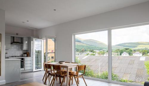 Apartment with Mountain View