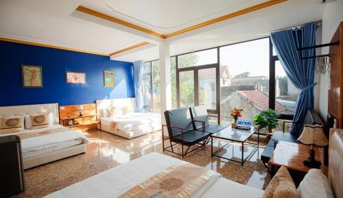 Family Room with Garden View