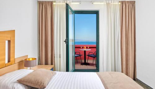Superior double room with sea view balcony