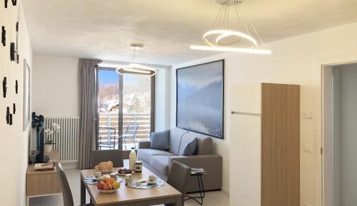 Apartment with Mountain View