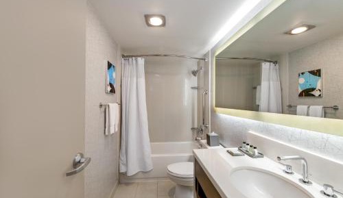 Premium King Room with Space Needle View