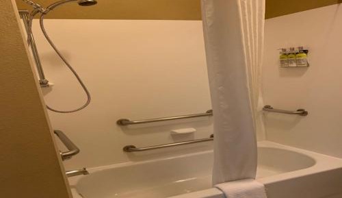 One-Bedroom Queen Suite - Disability Access Hearing Accessible