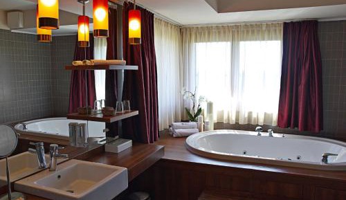  VIP Suite with Balcony