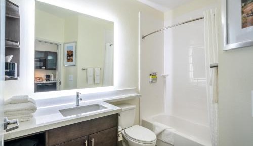 One-Bedroom King Suite - Non-Smoking