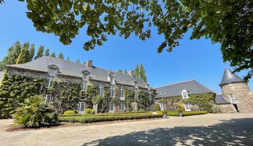 Studio with Courtyard View