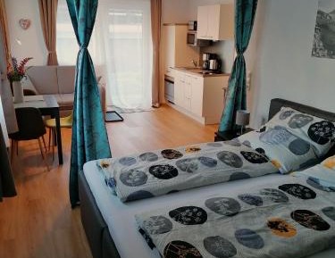 Apartment with Mountain View
