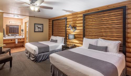 Queen Room with Two Queen Beds - No pets