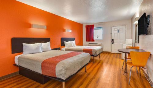 Queen Room with Two Queen Beds - Non-Smoking
